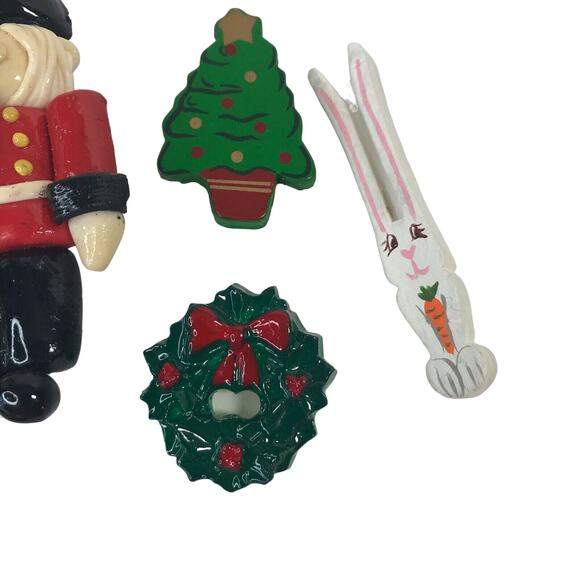 Vintage Christmas Easter Brooches Santa Wreath Nutcracker Rabbit Lot of 6 - Picture 5 of 6